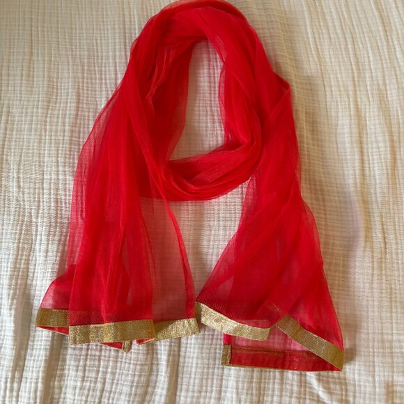 Gorgeous Women's Salwar Kameez Pink Lace, Gold Trim and delicate buttons - Picture 12 of 14